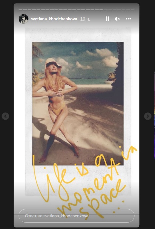 Светлана Ходченкова в минибикини2