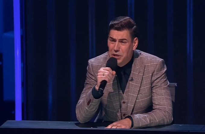 три акорда дмитрий дюхев. дмитрий колдун две звезды 2008. дюжев на россии 1 в новый год. дюжев дмитрий на голубом огоньке. дюжев две звезды.