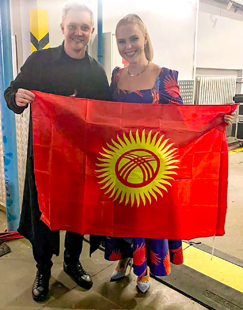 C Александром Волкодавом и киргизским флагом
