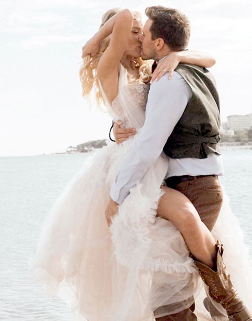 Молодожены: романтический вечер подошел к кольцу