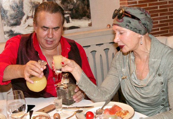 Пропустить рюмашку-другую с коллегой и другом Стасом Садальским она всегда любила. Сейчас между ними пробежала черная кошка