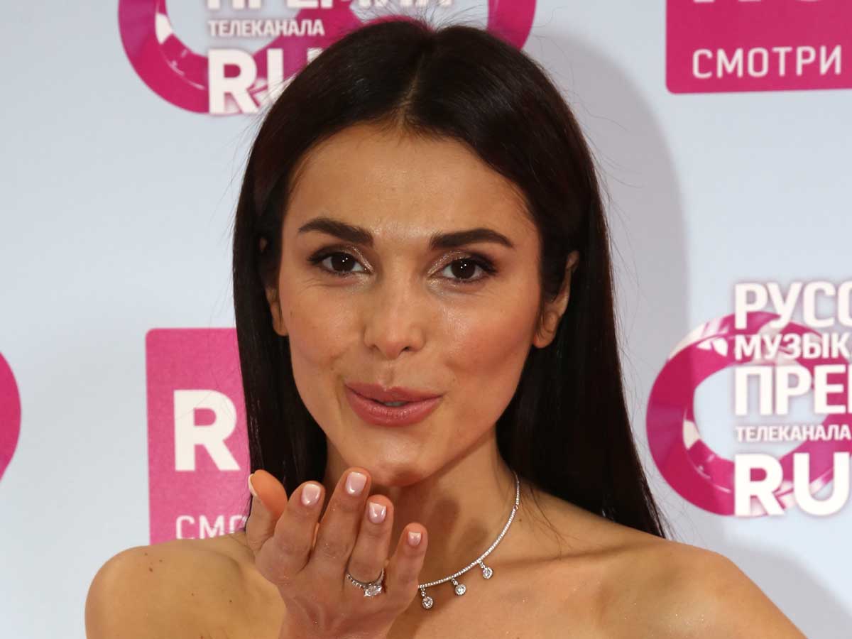 "Волшебная история": Сати Казанова год жила на деньги известного политика