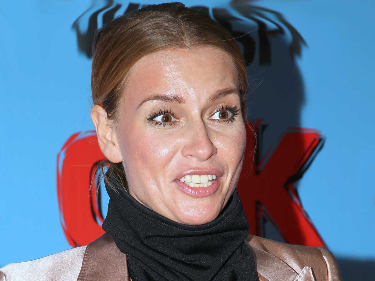 "Как будто я в животе у мамы": родители спасают подхватившую странный вирус Любовь Толкалину