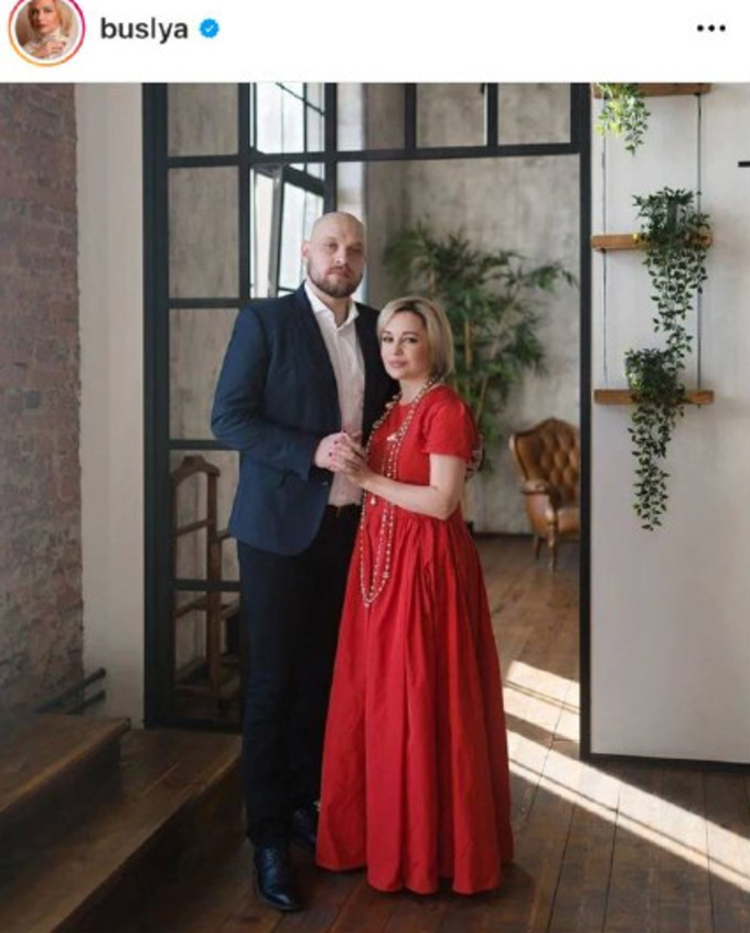 «Мама и сын»: народ не сдержал эмоций при виде Булановой с молодым возлюбленным