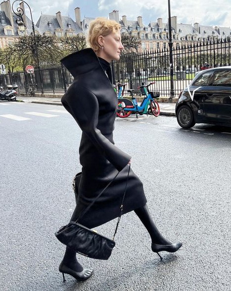 Скукоженная и бледная: сбежавшая из страны Литвинова страдает по России