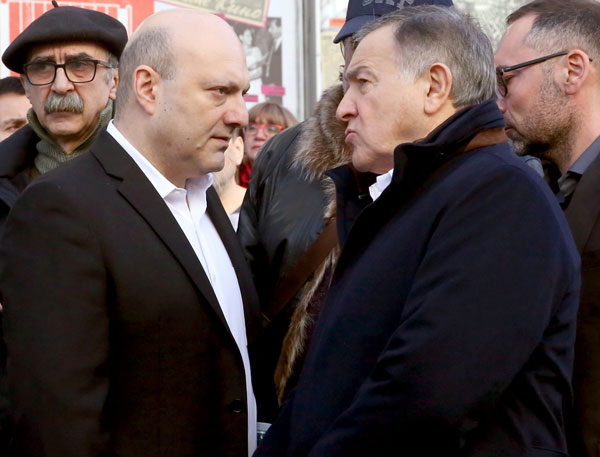 Сват президента Азербайджана Ильхама Алиева, президент Crocus Group Арас Агаларов (справа) провожал скончавшегося друга в последний путь - из Москвы в Баку