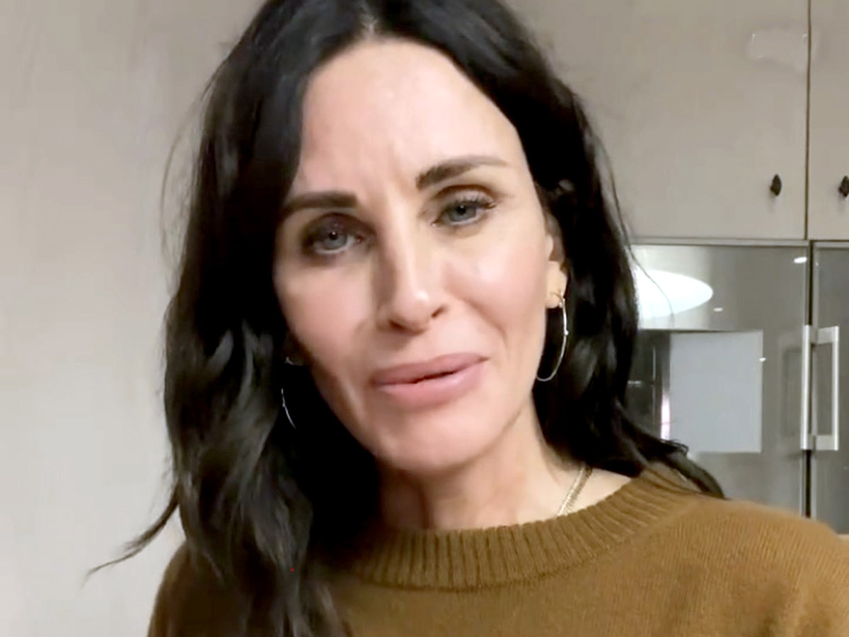 Уколы красоты превратили Кокс в страхолюдину