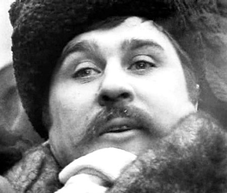 Муж Люсьены Валентин Козлов сыграл в пяти фильмах. Это последняя его киноработа в картине «Вера, Надежда, Любовь» (1972 г.)