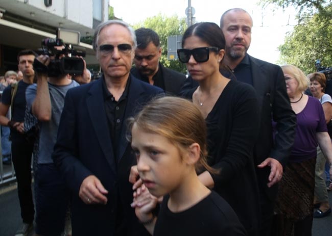 Родион-Нахапетов-с-дочерью-Анной-и-внучкой