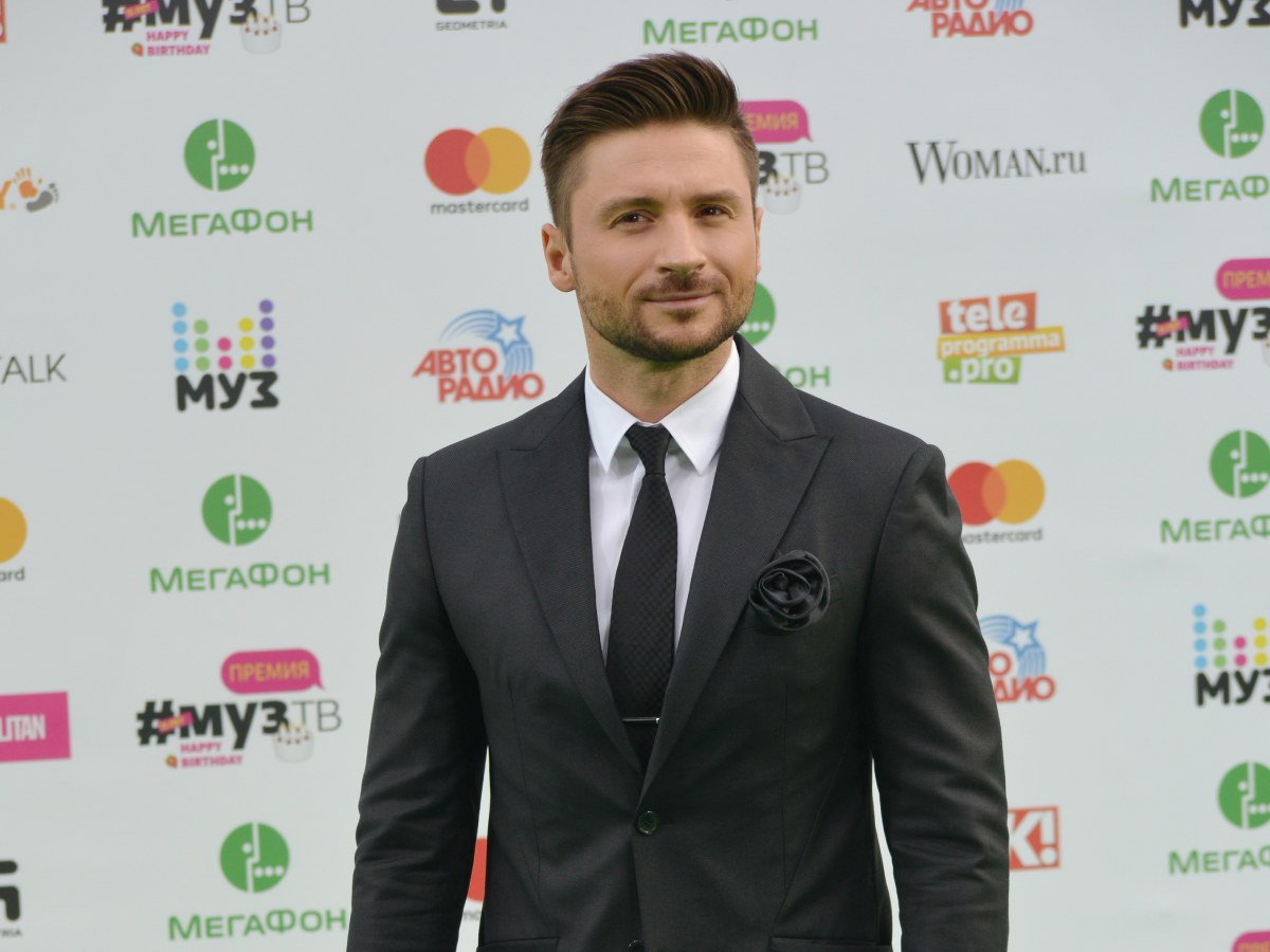 Измочаленного Алекса Малиновского нашли под кроватью Сергея Лазарева