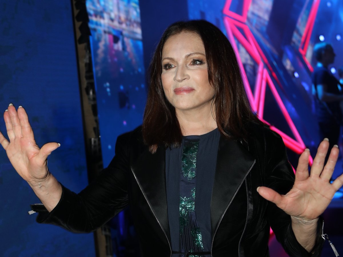 Почему Лавров боится звонить Ротару