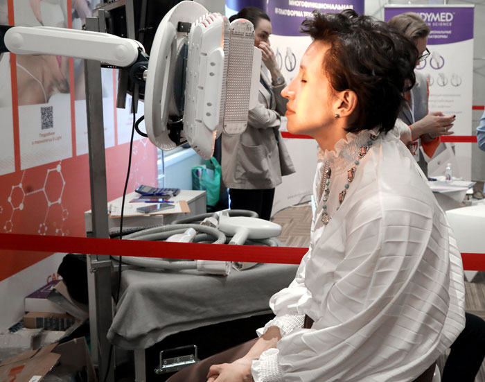 Участница Comedy Woman Елена Борщева освежила лицо высокоточным лазером