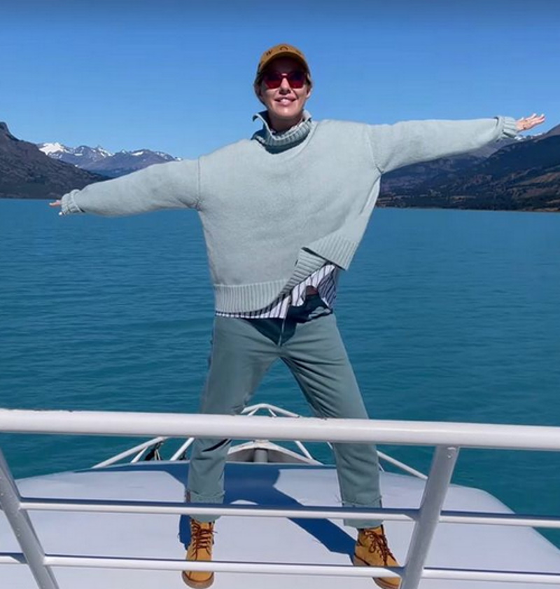 «Свобода»: повторно «сбежавшую» из России Собчак сняли выплясывающей на яхте