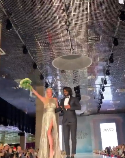 Мерцающее платье и белый букет: Анастасию Волочкову поздравляют со свадьбой