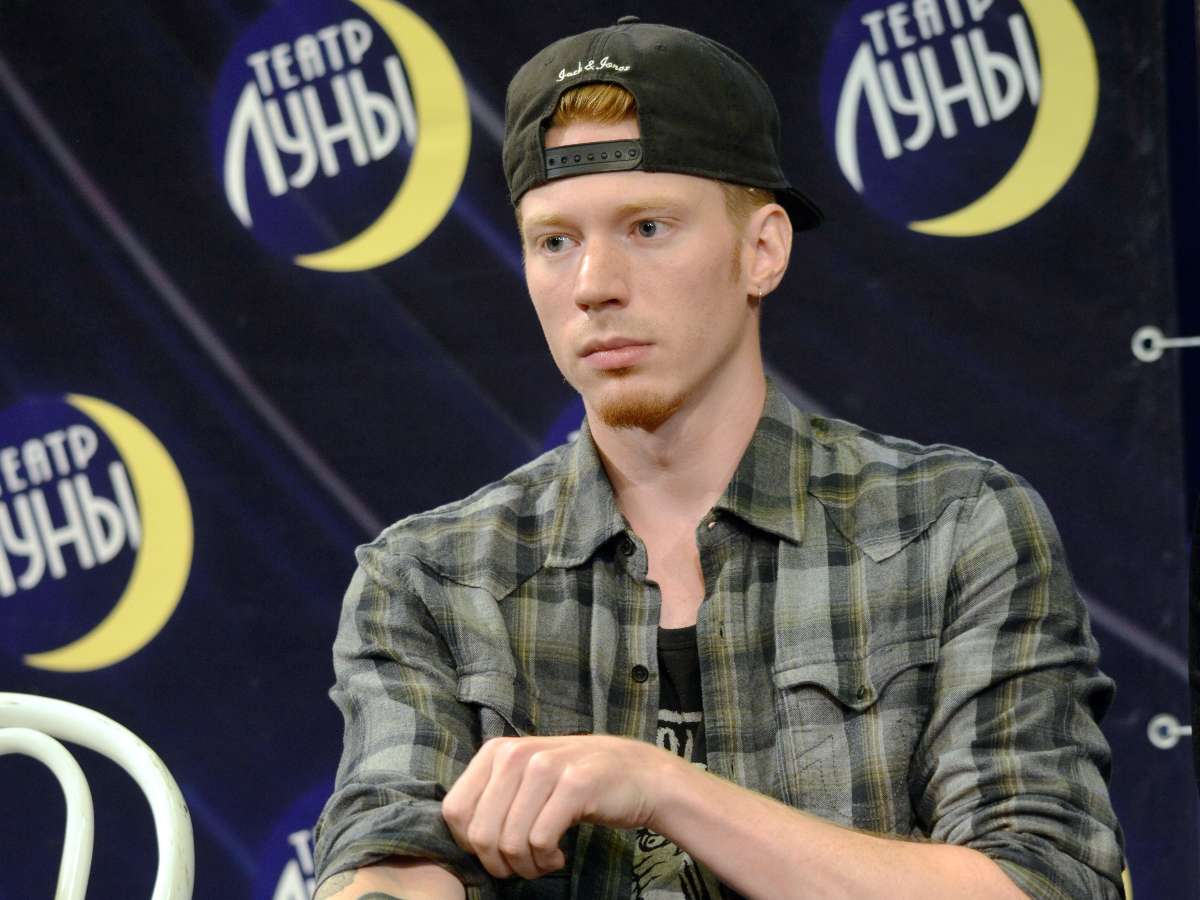 Пьяный внук Пугачевой оконфузился прямо на сцене