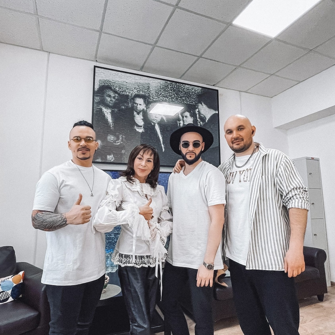 Обгоревшая Хлебникова собралась подняться на сцену: в паре с молодым жеребцом