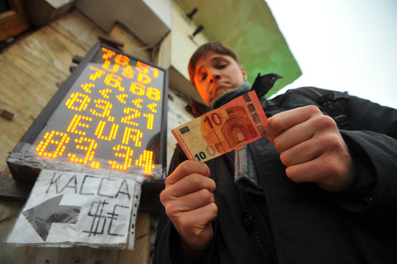 Курс рубля - прогноз на неделю: рубль ушел от дефолта, но риски остаются