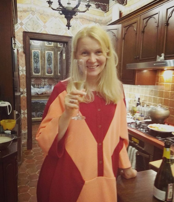 Безденежье и алкоголь: как живет актриса Анастасия Немоляева
