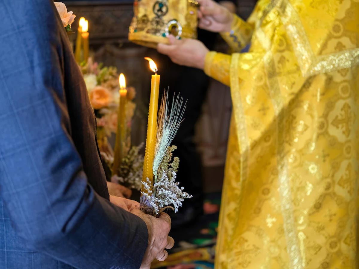 Почему православные крестятся справа налево, а католики слева направо?