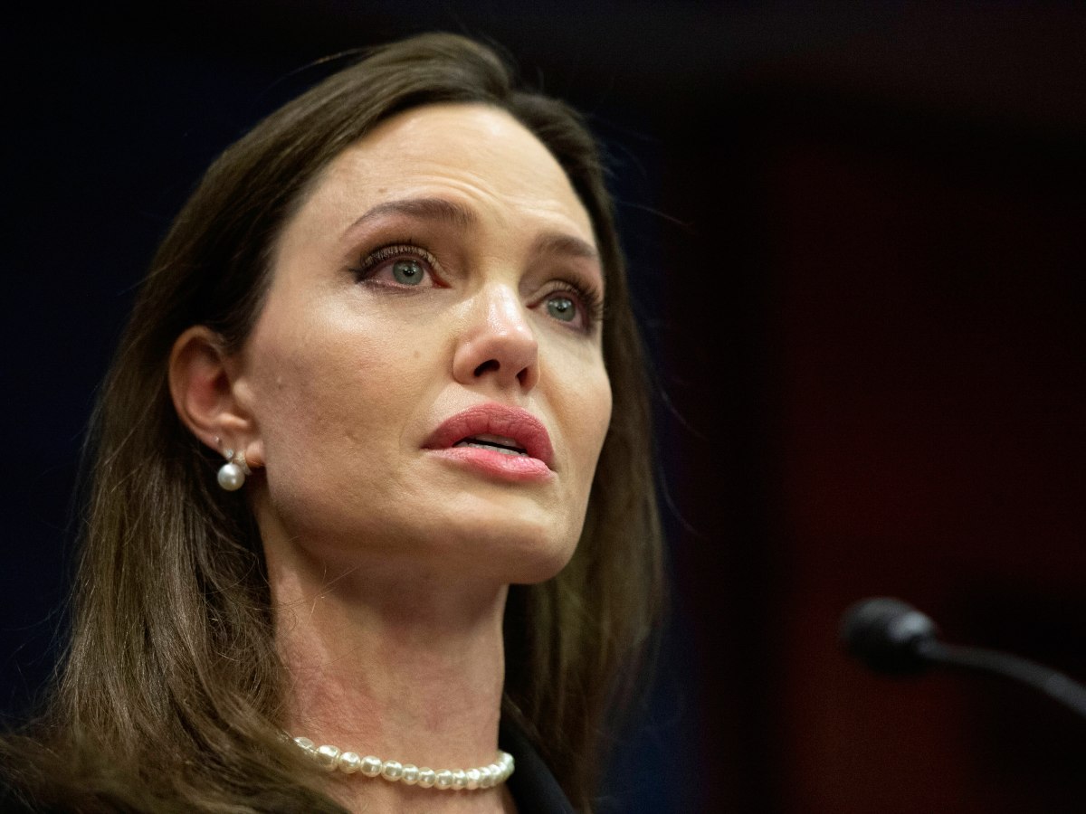 Анджелина Джоли поделилась душераздирающей историей о визите во Львов