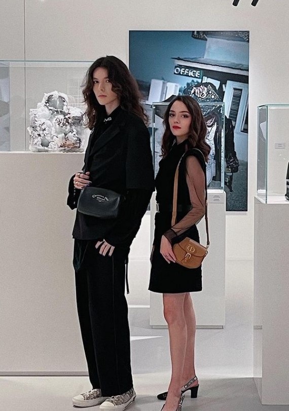 Манерный и наманикюренный: Медведева променяла Милохина на известного певца