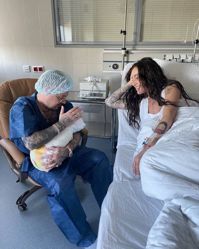 «Теперь папа дважды»: рэпер Гуф показал новорожденного ребенка