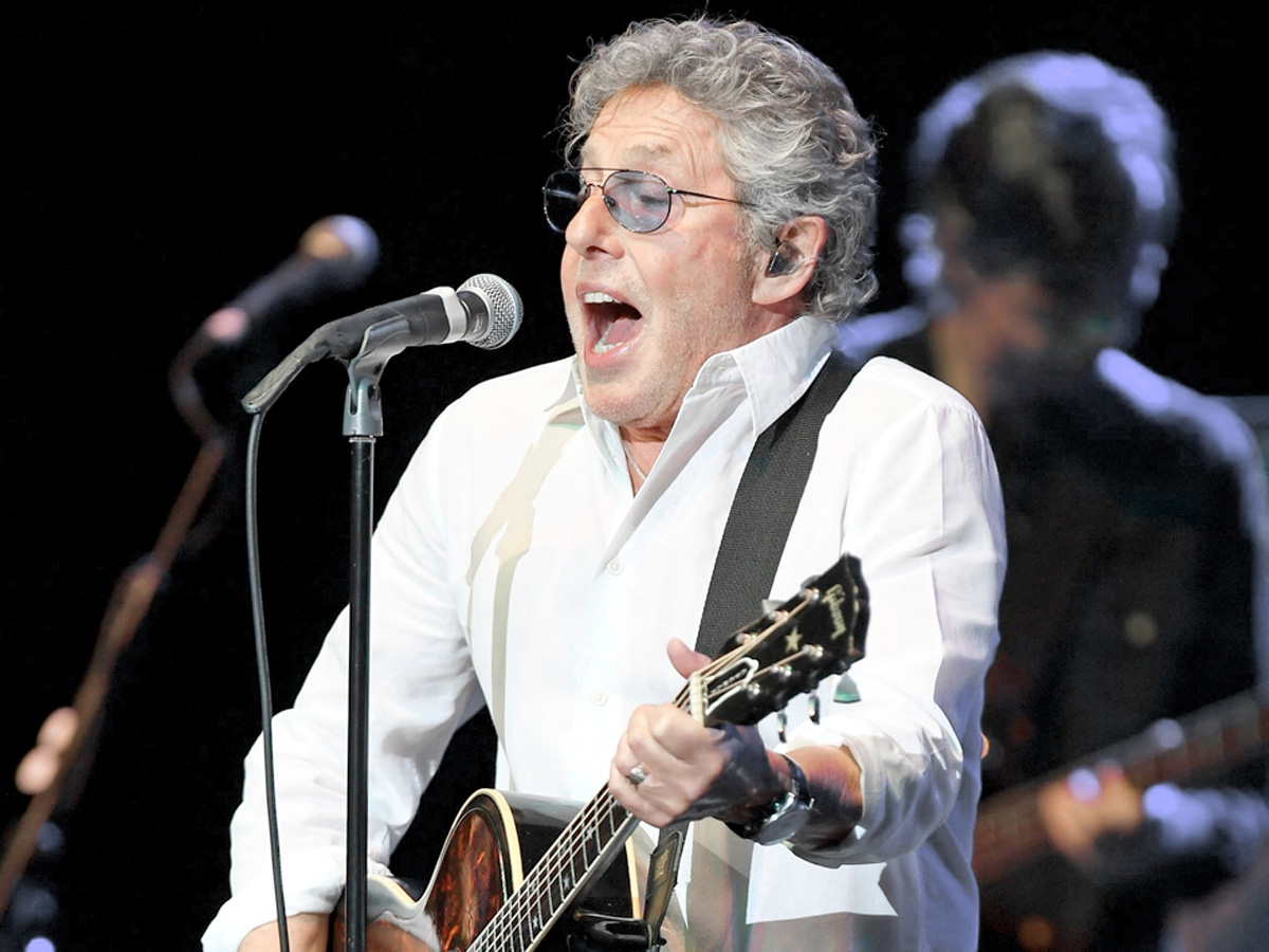 Легенды рока почтили память погибших