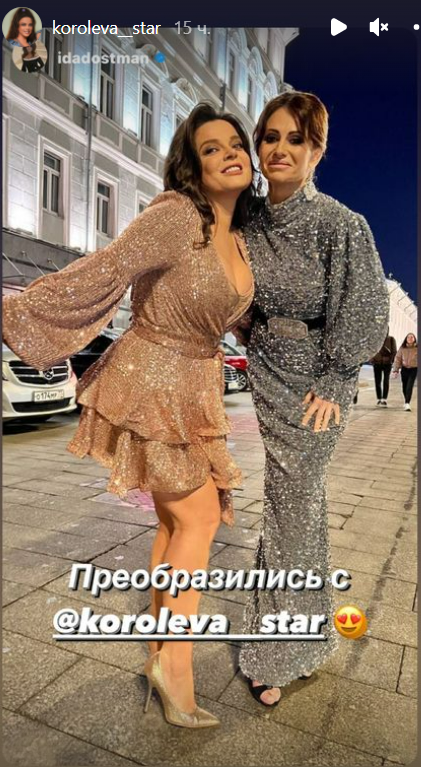 Оголенные ноги и вываливающаяся грудь: Королева вышла в свет в непристойном наряде