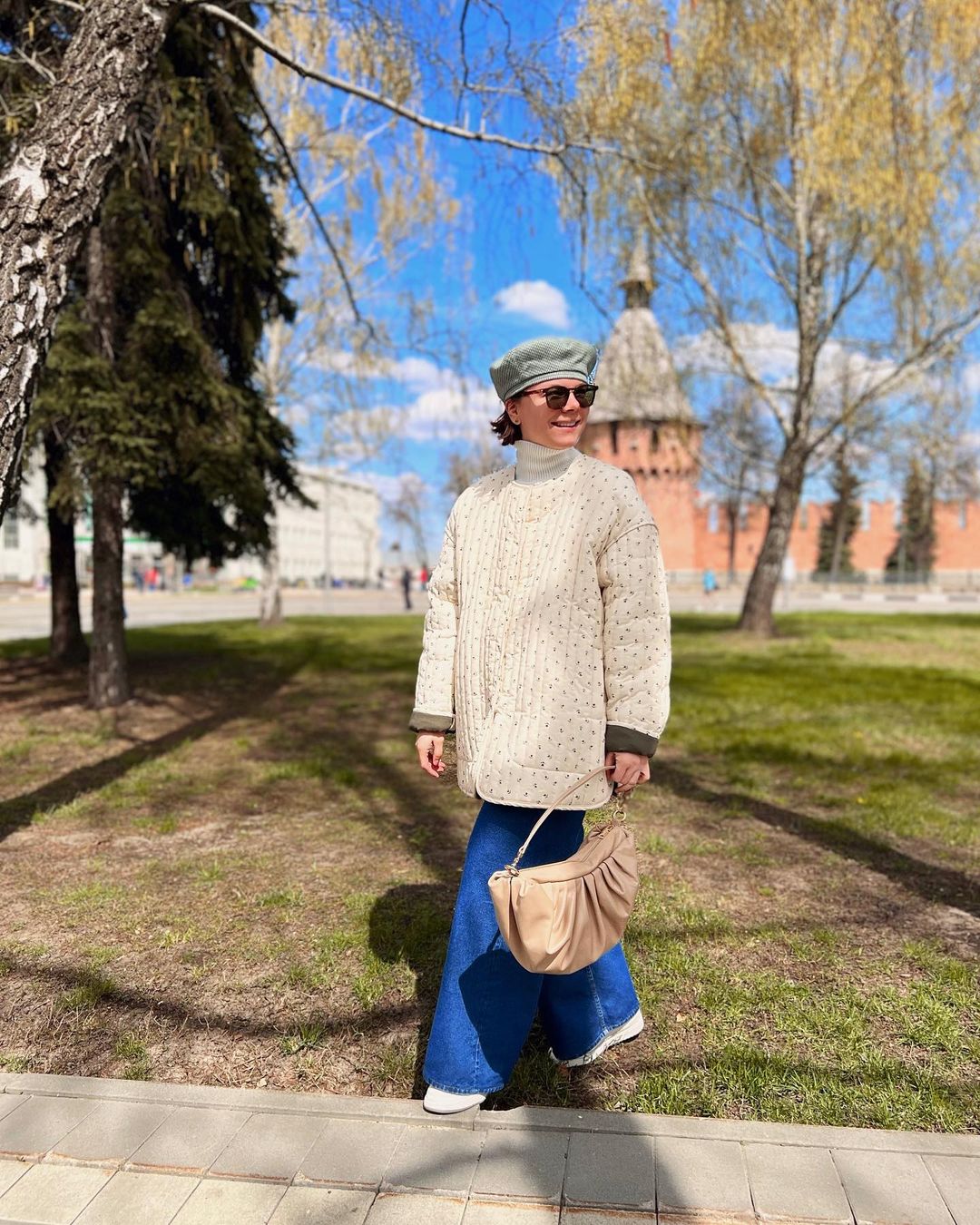 «А где муж?»: оставившая Петросяна молодая жена бродит в телогрейке по Туле