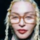 Вылизывание промежности попало в кадр: народ шокировали публичные ласки 63-летней Мадонны и молодой певицы