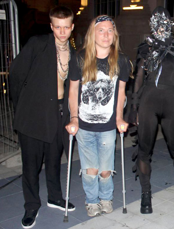 Винегретов (в центре) c музыкантом группы Heze