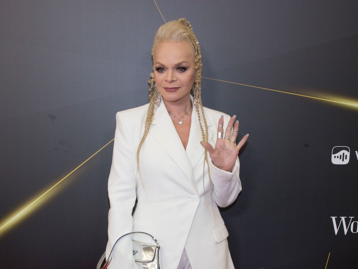 "Уже тогда любил другую": Долина рассказала о связи с юным артистом