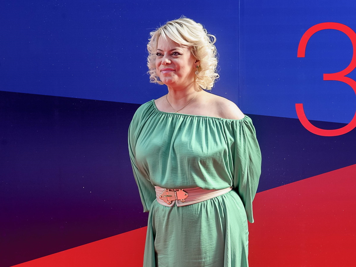 «Выживают как тараканы»: Яна Поплавская выступила против «стыдящихся» звезд