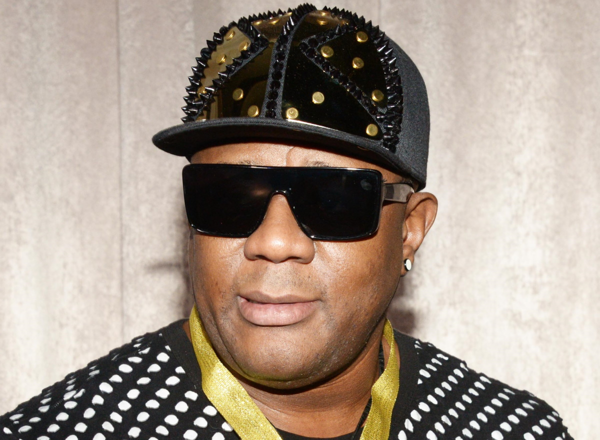 Психолог объяснила скандал с похоронами Пьера Нарцисса: «Помочь никто не может»