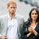 «Позор!»: Принц Гарри и Меган Маркл струсили появиться с семьей на балконе