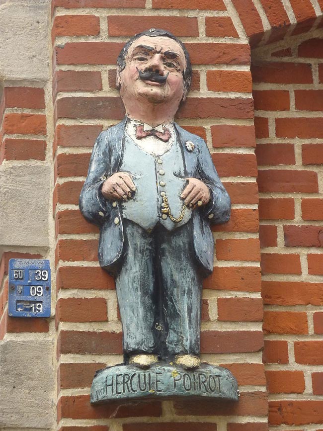 Памятник_герою_в_деревне_Ellezells,_Бельгия