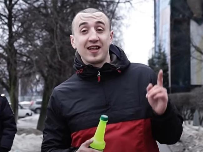 Захлебнулся рвотой: подробности смерти 33-летнего рэпера Саши Скула