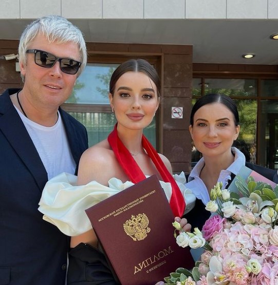 «Нужно собрать мысли в кучу»: сияющая от счастья дочь Стриженовой выступила с заявлением