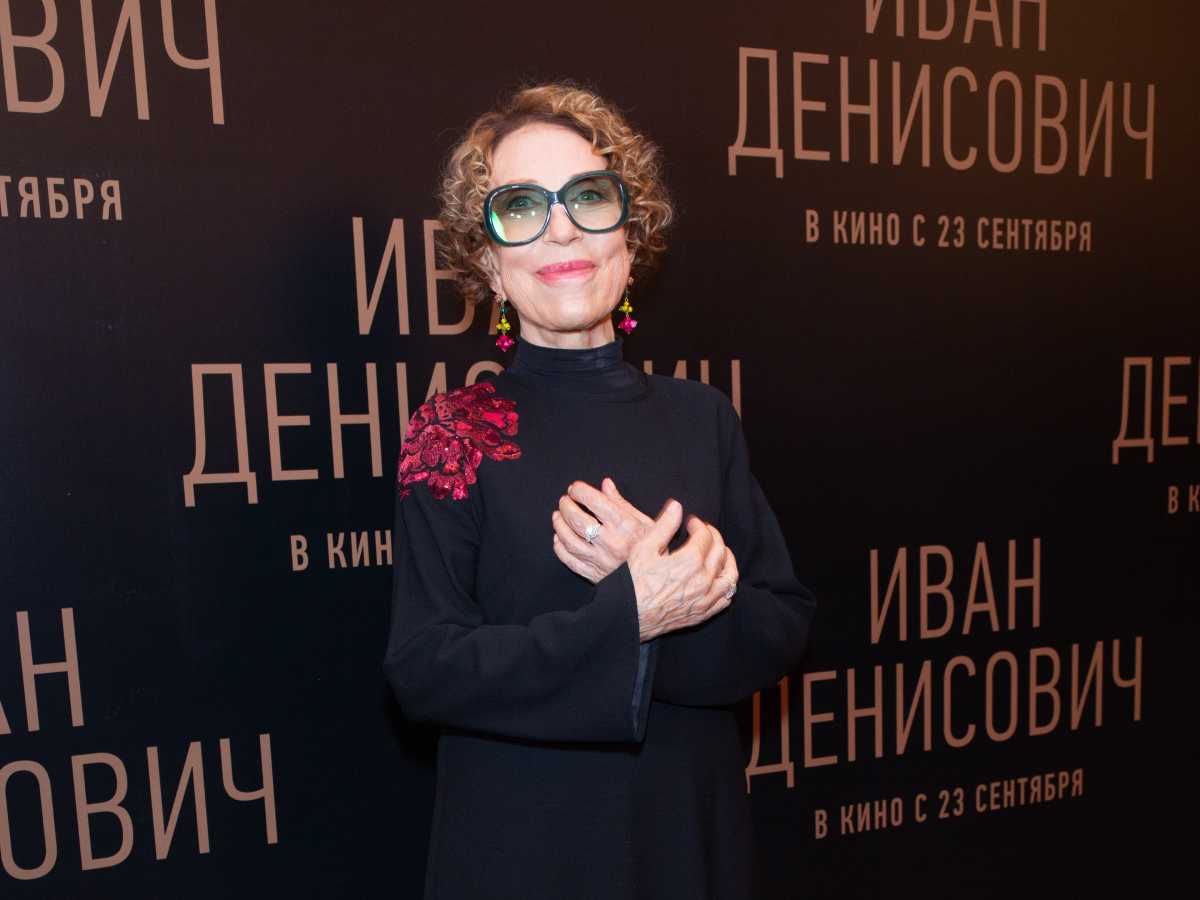 Инна Чурикова Регулярно ломает руки и ноги: актрису Инну Чурикову преследует злой рок