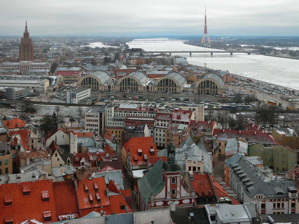 Желающих въехать в Латвию россиян заставляют подписывать осуждающий спецоперацию документ