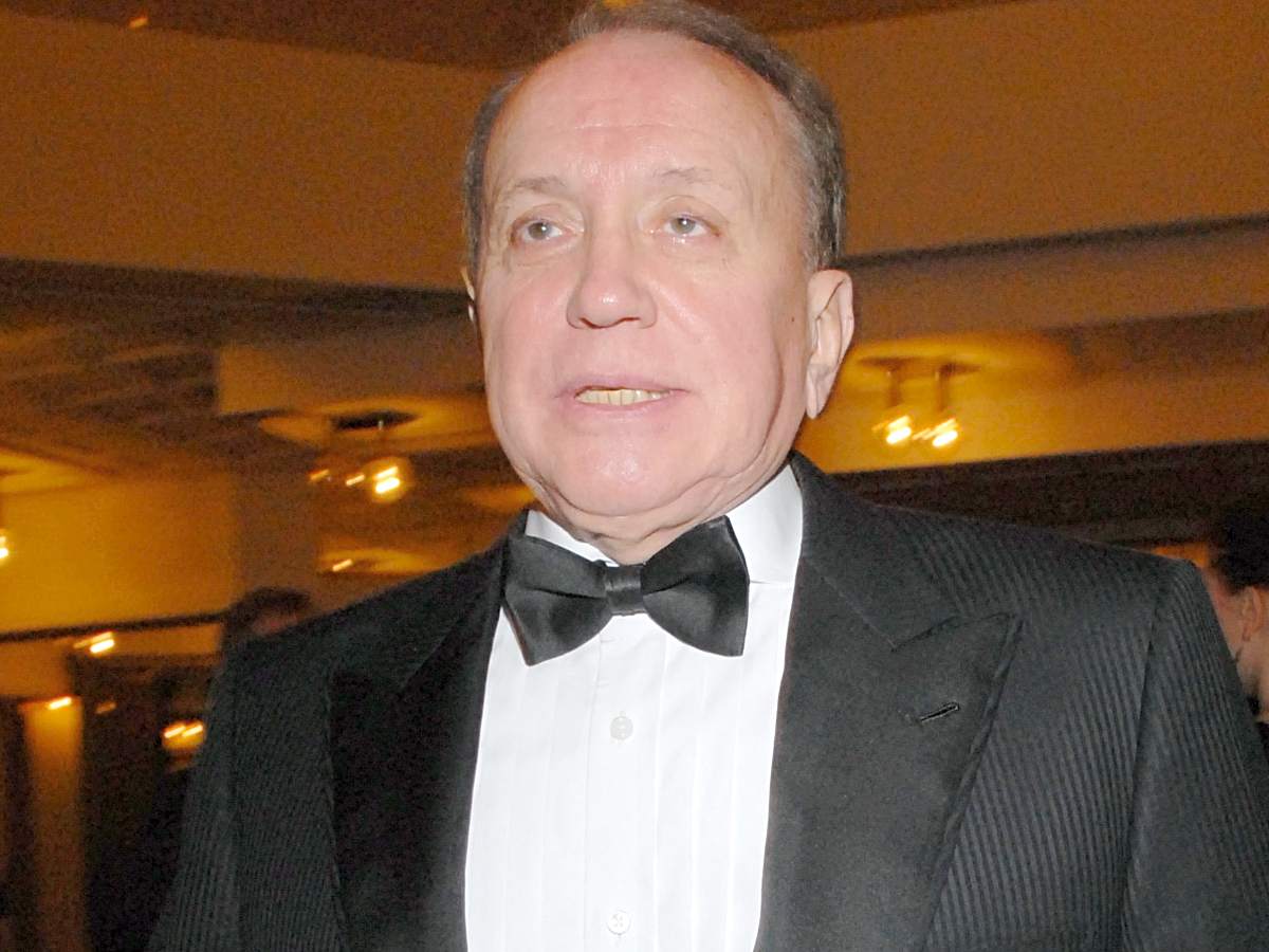 «Политические шутки и юмор в сторону самых высоких лиц»: как главный цензор Масляков спасает КВН