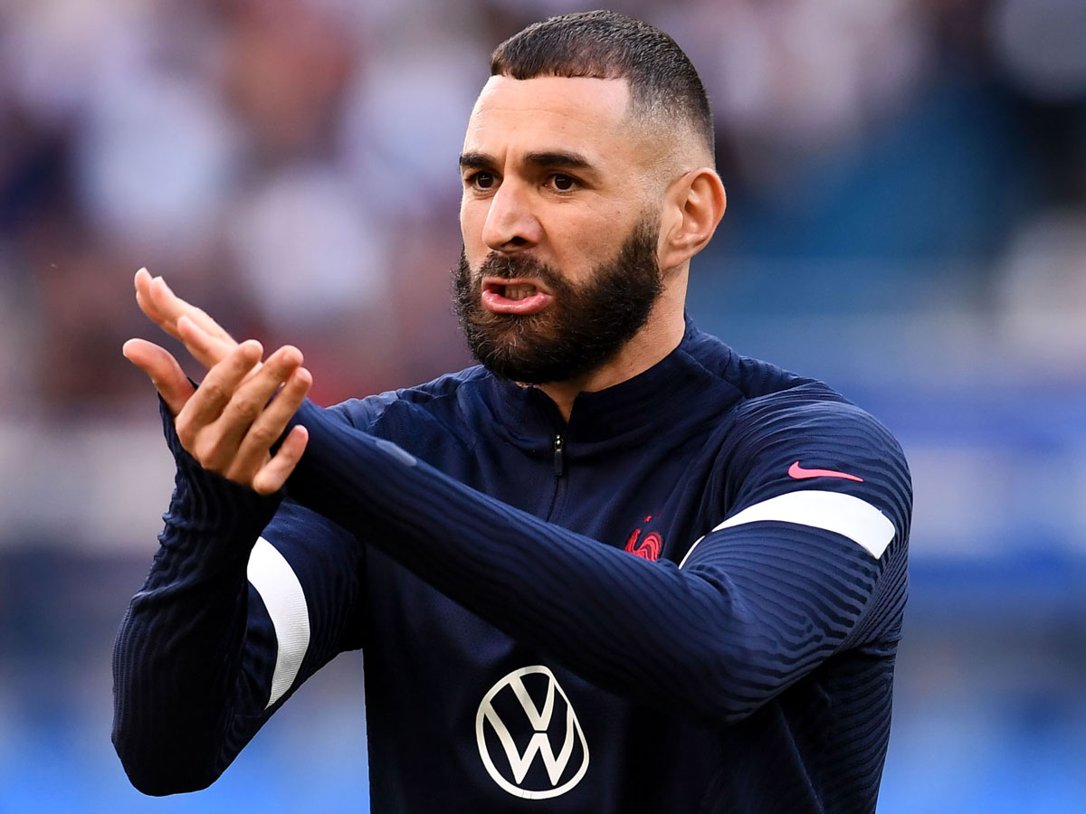 Карима Бензема подвел палец