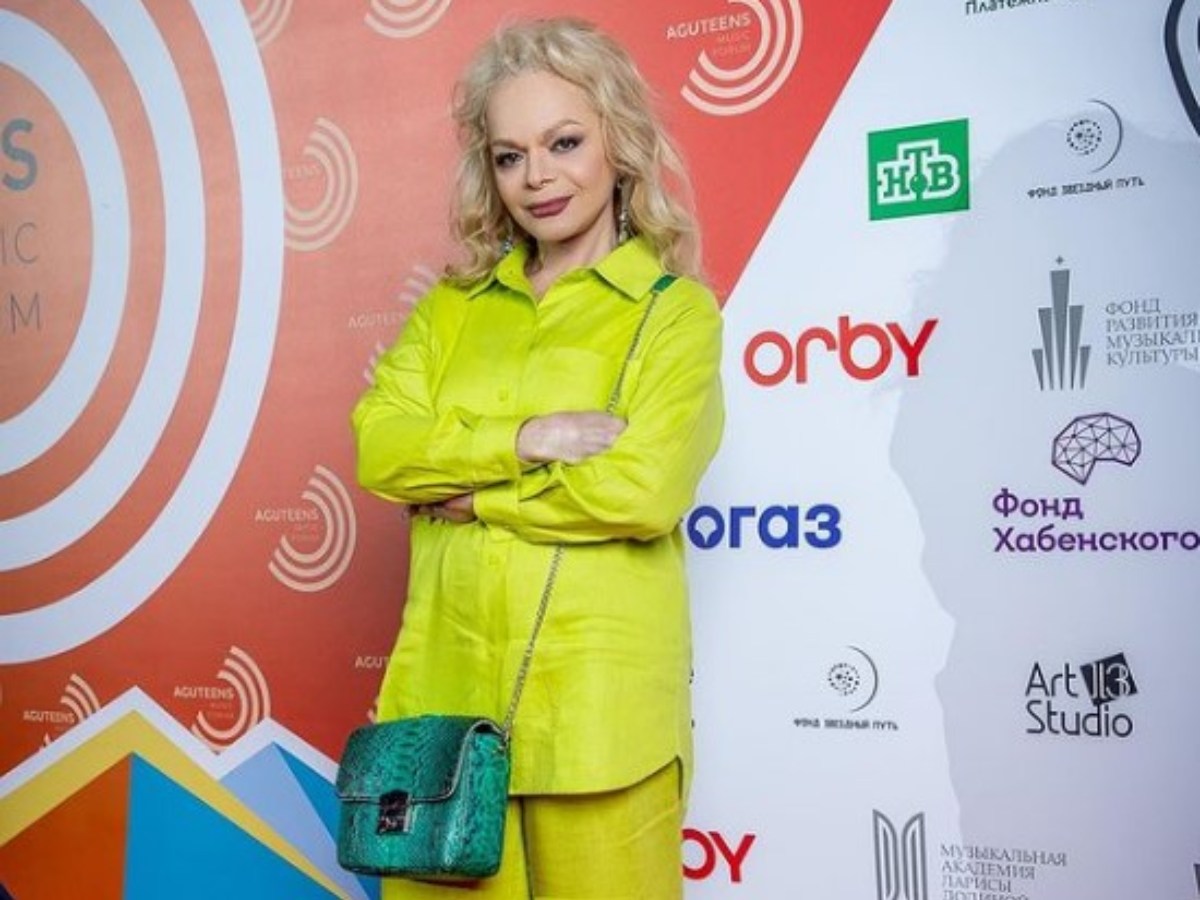 "Я не буду стареть": окрыленная Долина оправдалась за откровенные наряды