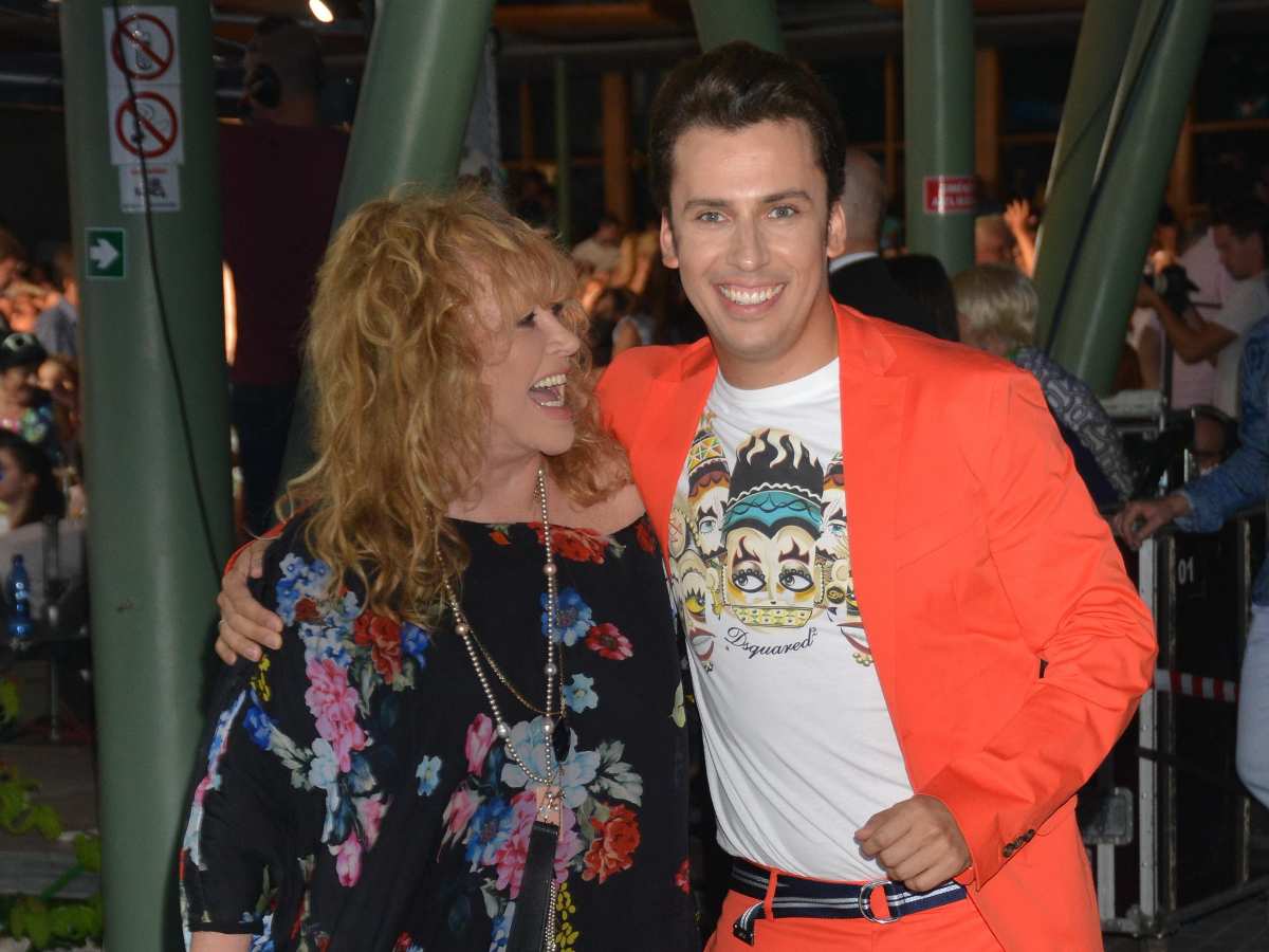 «Разит плесенью и старой канализацией»: латвийский «замок» Пугачевой и Галкина оказался грязным клоповником  