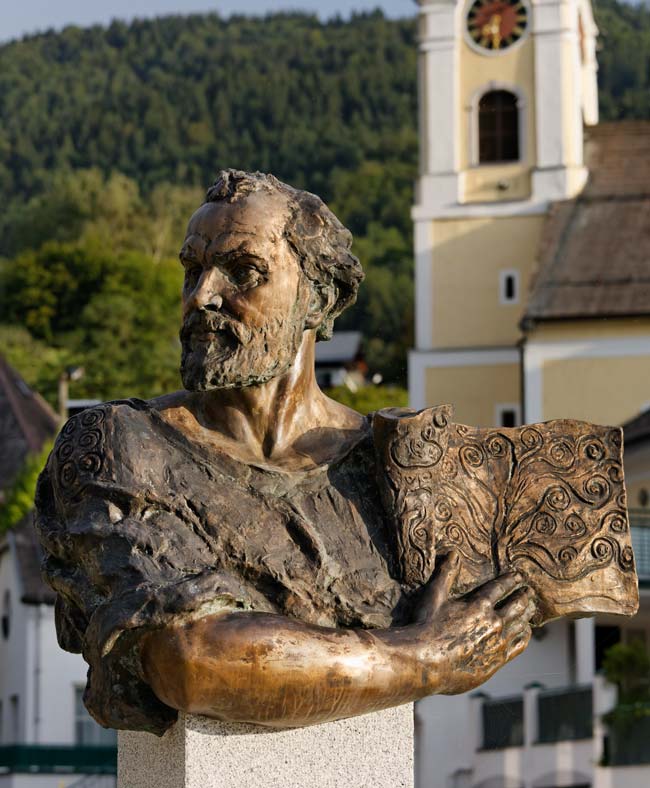 Памятник в деревне Унтерах-ам-Аттерзее (Австрия), где Климт проводил лето