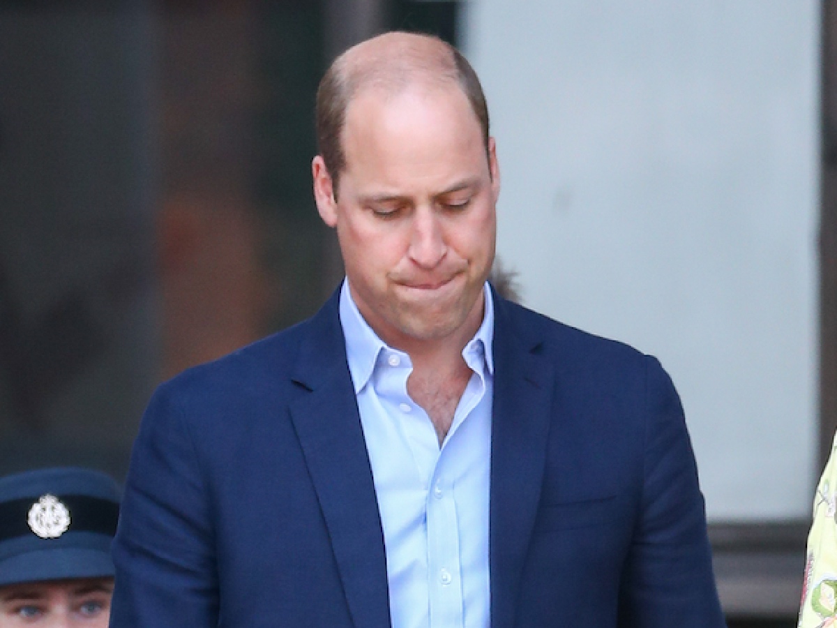 Нежно трогали друг друга: принца Уильяма сняли с девушкой в публичном месте