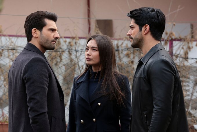 Не только Бали-бей из «Великолепного века»: топ-5 лучших ролей Бурака Озчивита