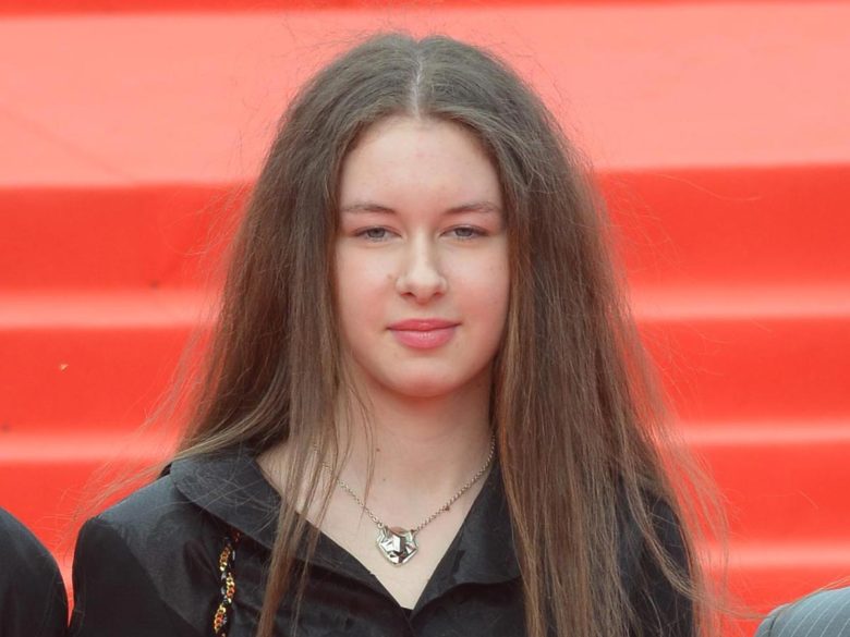 «Неопрятный мужик»: необычная дочь Якубовича ужаснула внешним видом