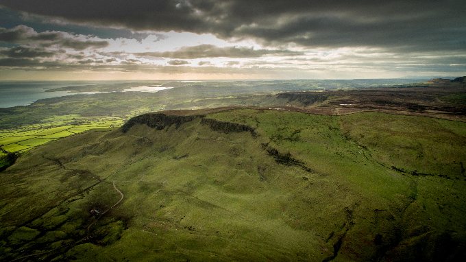 Величественные стены Королевской гавани и завораживающие виды владений Старков: где на самом деле снимали «Игру престолов»