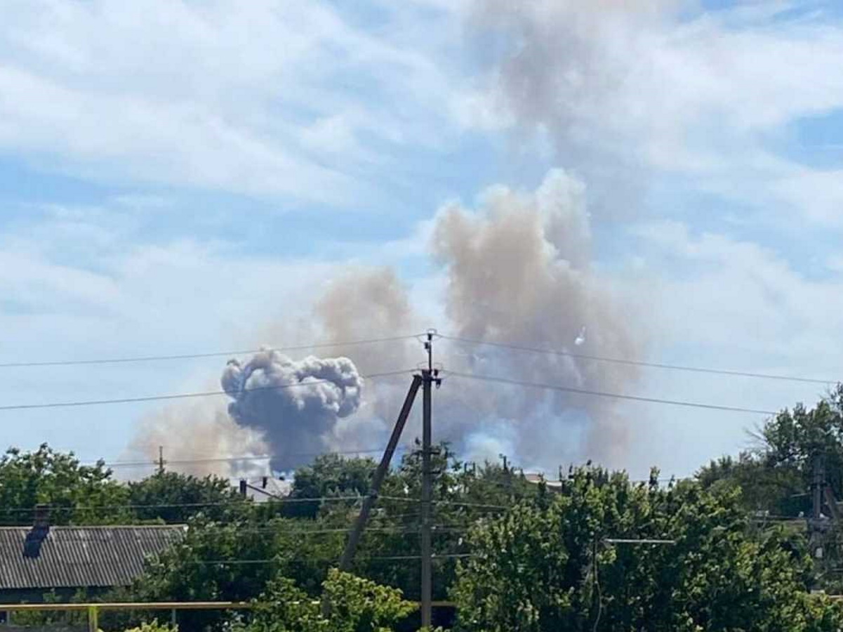 Люди бегут, жуткие пробки: в Крыму прогремели несколько взрывов